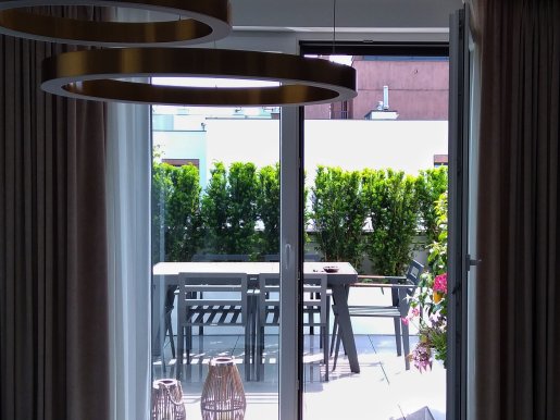 balkon nowoczesny z jakuzzi